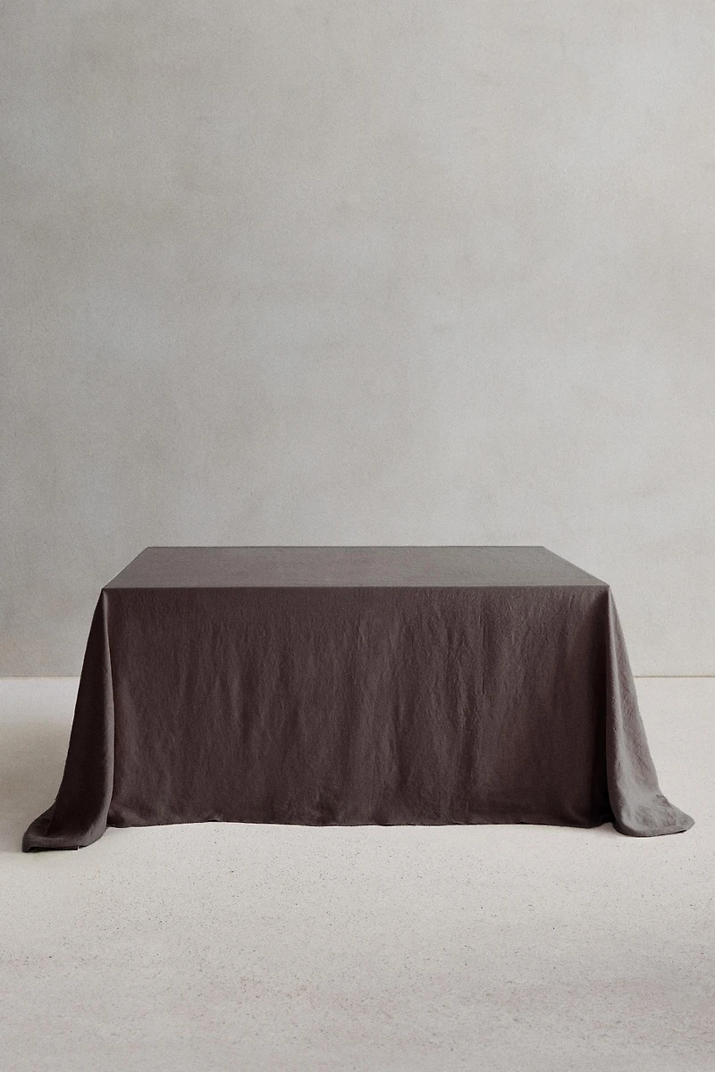 TABLECLOTH 01