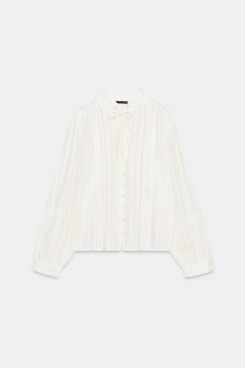 BLOUSE ROMANTIQUE AVEC ENTRE-DEUX