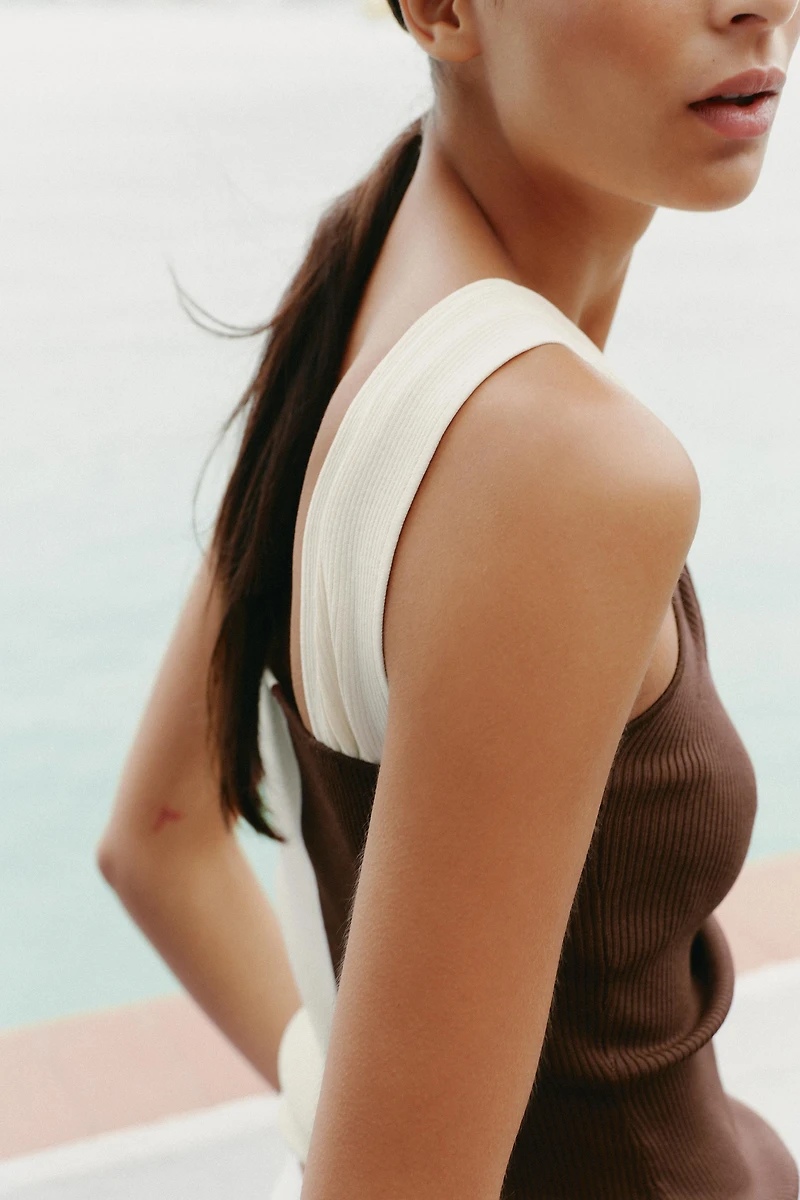 HALTER TOP WITH HARDWARE DETAIL