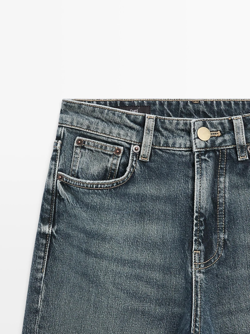 Mid-rise straight-leg flare fit jeans