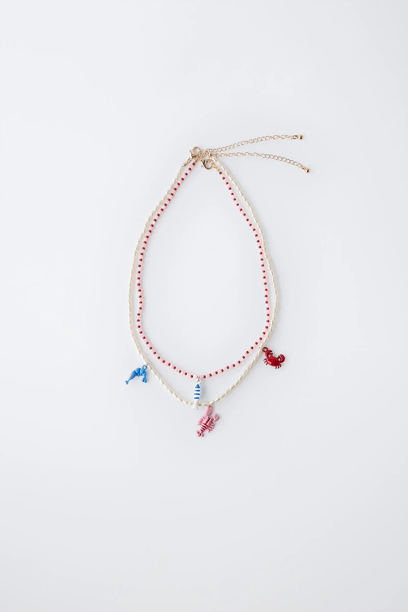 LOT DE DEUX COLLIERS PERLES ET FANTAISIE MER