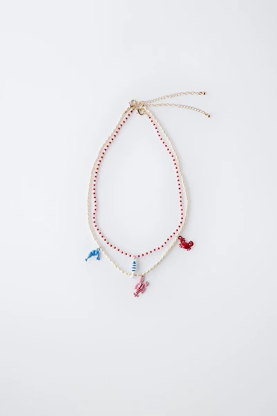LOT DE DEUX COLLIERS PERLES ET FANTAISIE MER