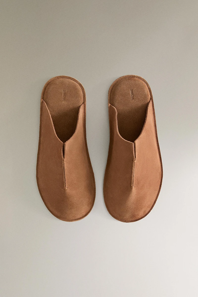 CHAUSSONS OUVERTS À L’ARRIÈRE CUIR