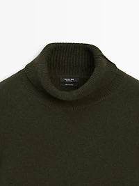 100% cashmere short knit sweater