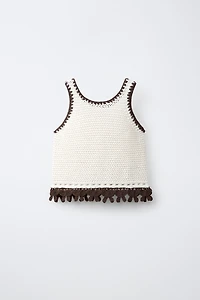 TOP EN MAILLE AVEC NŒUDS CONTRASTE