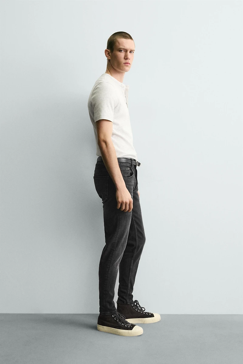 SKINNY FIT JEANS