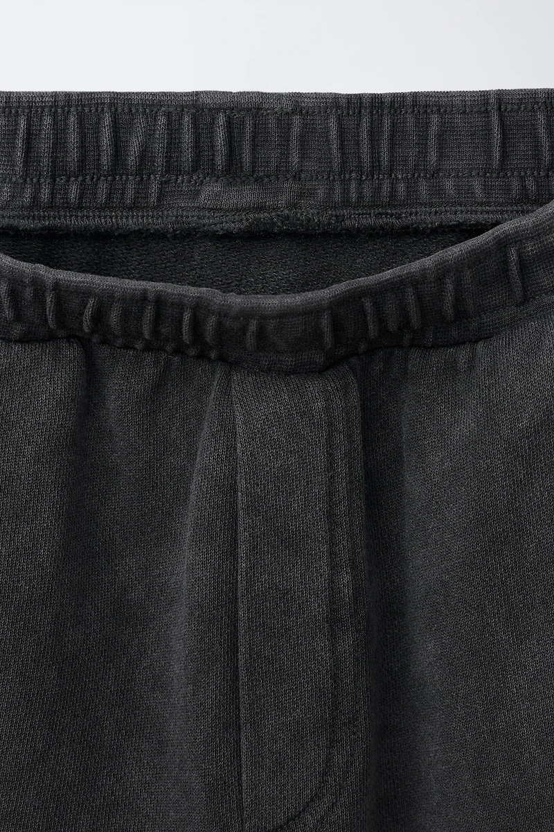 WASHED EFFECT TEXT SHORTS