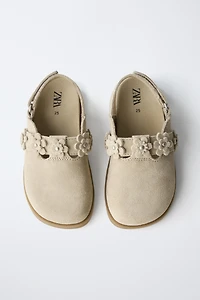 SABOTS EN CUIR AVEC FLEURS