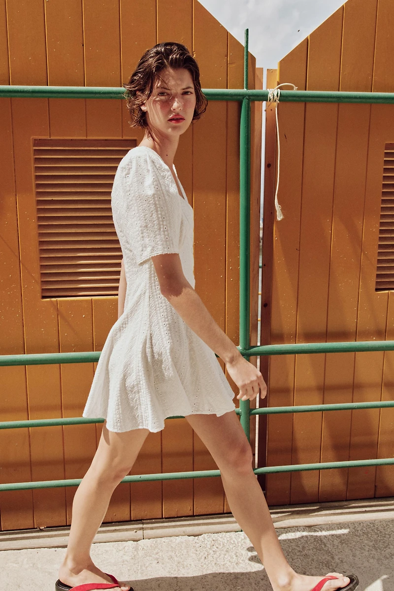 SHORT EMBROIDERED EYELET DRESS