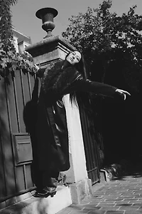 MANTEAU EN MATIÈRE SYNTHÉTIQUE AVEC COL AMOVIBLE