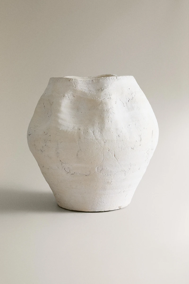 VASE EN CÉRAMIQUE IRRÉGULIÈRE