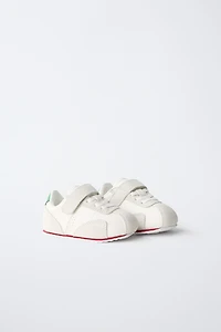 BASKET DE SPORT PIEDS NUS