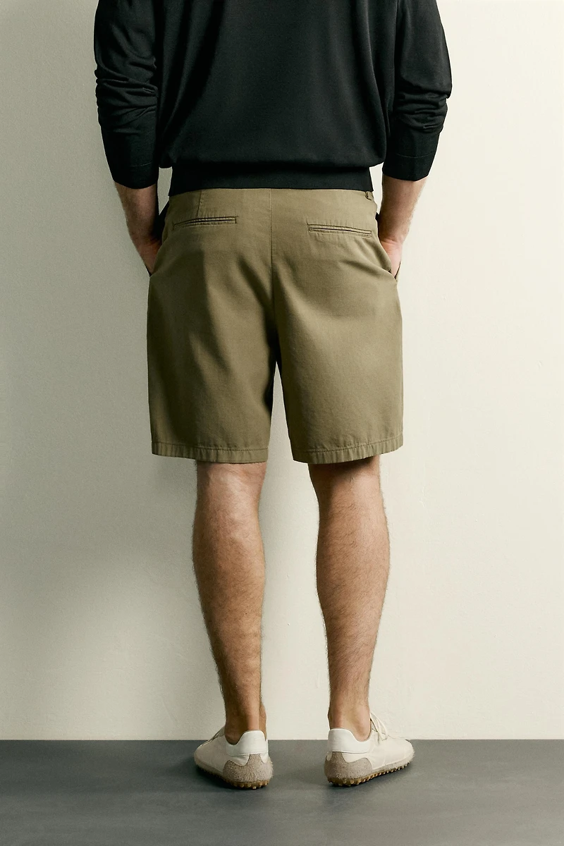 REGULAR FIT PLEATED SHORTS