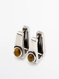 Geometric earrings with stone