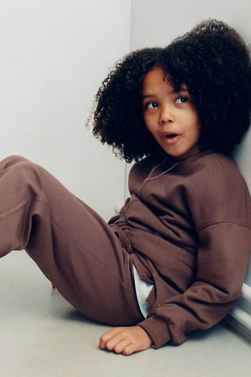 WIDE LEG RAISED TEXT PLUSH PANTS