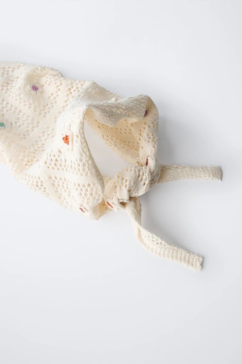 CROCHET SCARF WITH EMBROIDERED FLOWERS