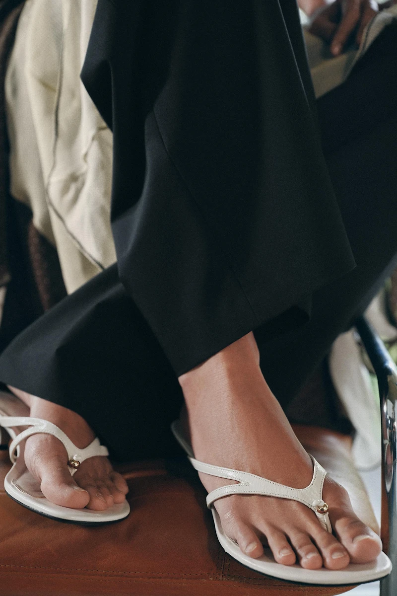 LEATHER SANDALS WITH DETAIL