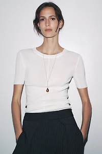 TOP EN MAILLE MANCHES COURTES