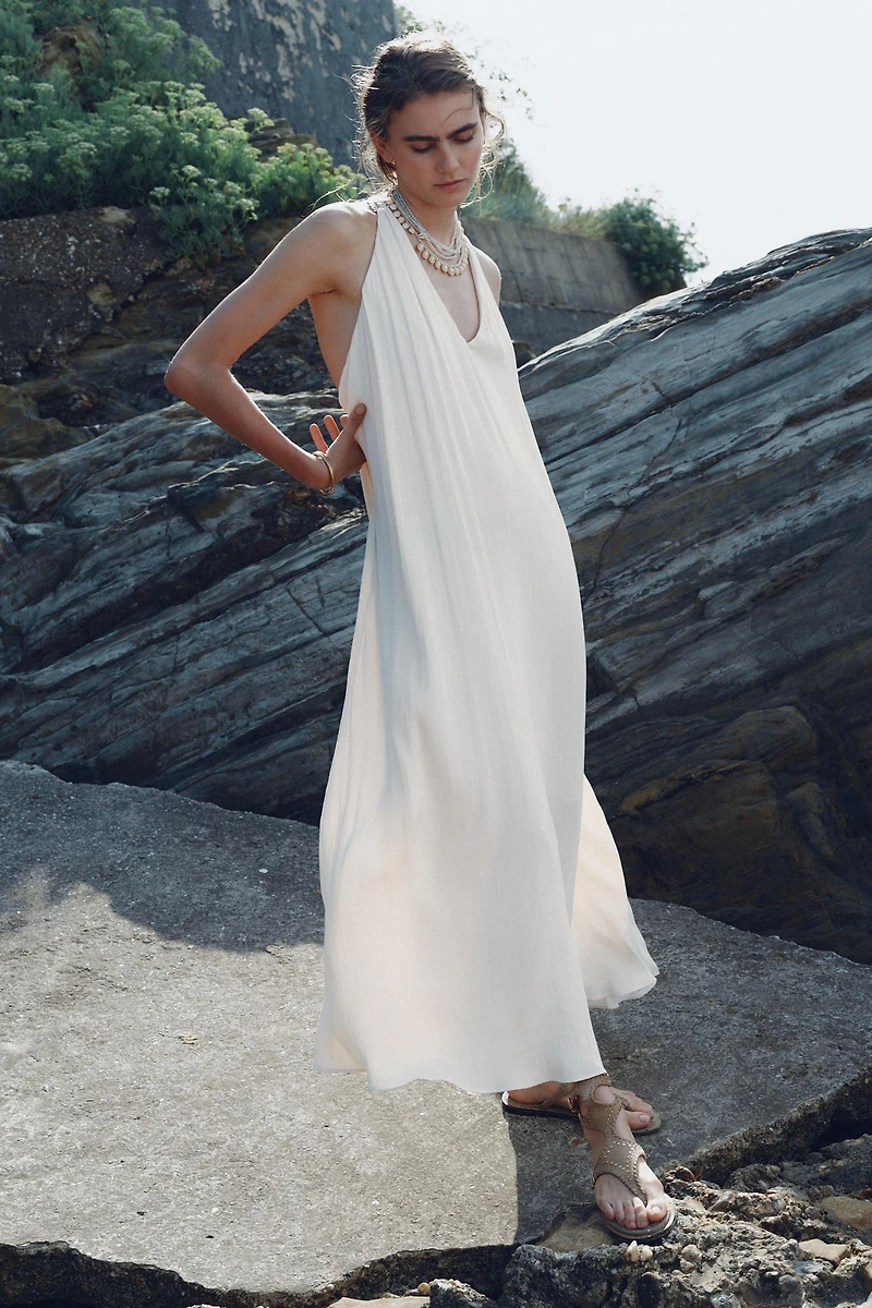 FLOWY DRESS WITH COMBINED BACK
