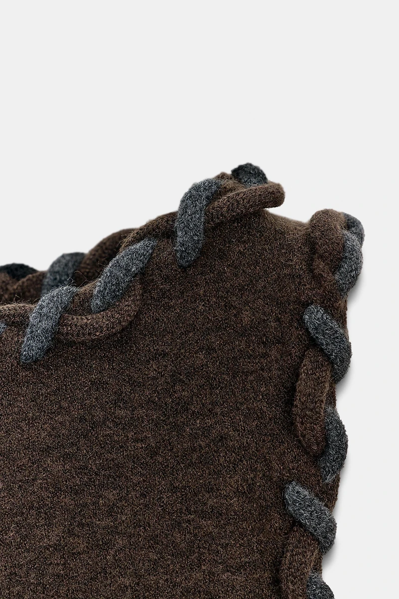 INTERWOVEN TRIM KNIT TOP