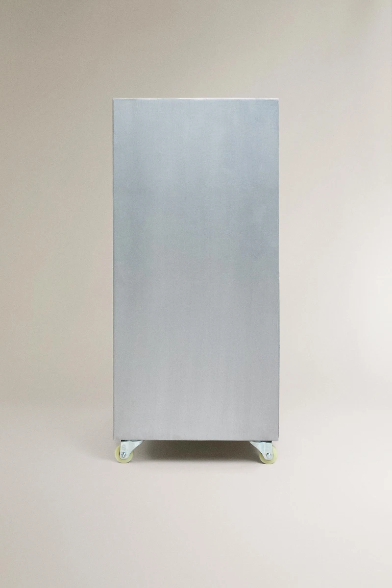 ALUMINUM STORAGE UNIT WITH WHEELS
