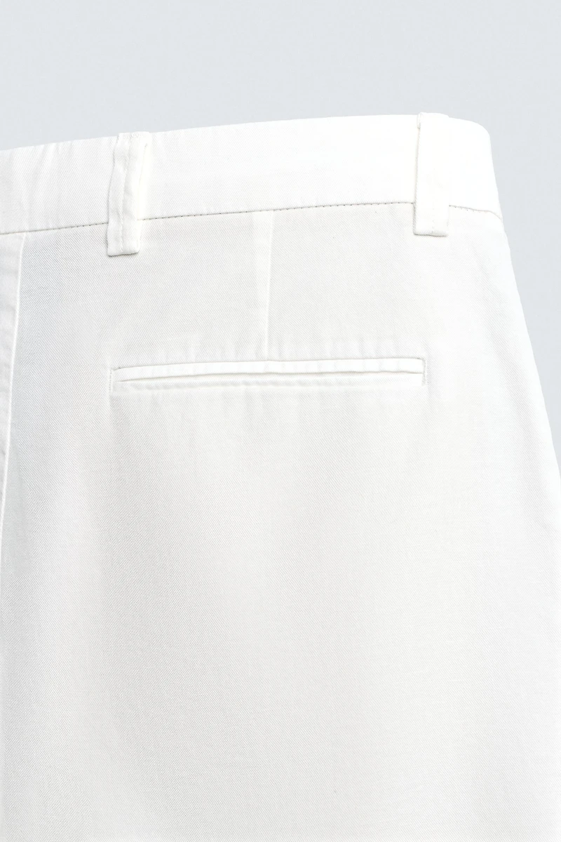 REGULAR FIT PLEATED SHORTS