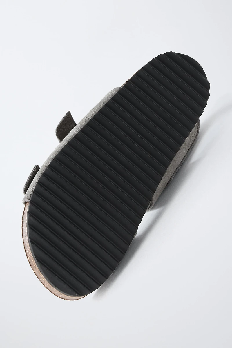BUCKLE LEATHER SANDALS