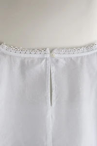 T-SHIRT DENTELLE ET BRODERIE