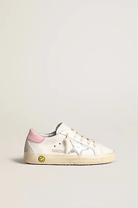 Junior Super-Star in white leather with silver metallic star and pink heel tab
