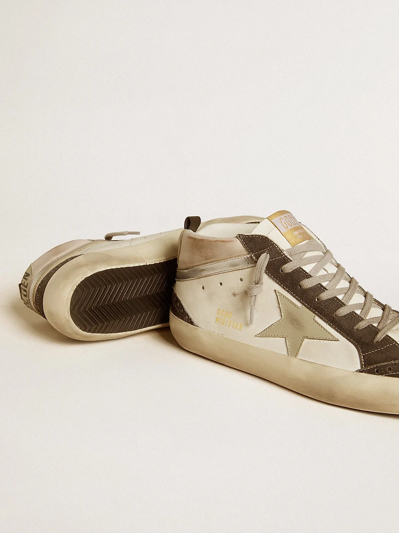 Mid star with gray leather and metallic silver flash