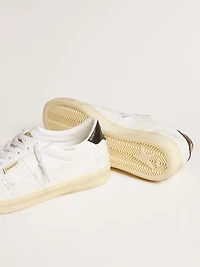 Matchstar in white leather with dark blue leather heel tab