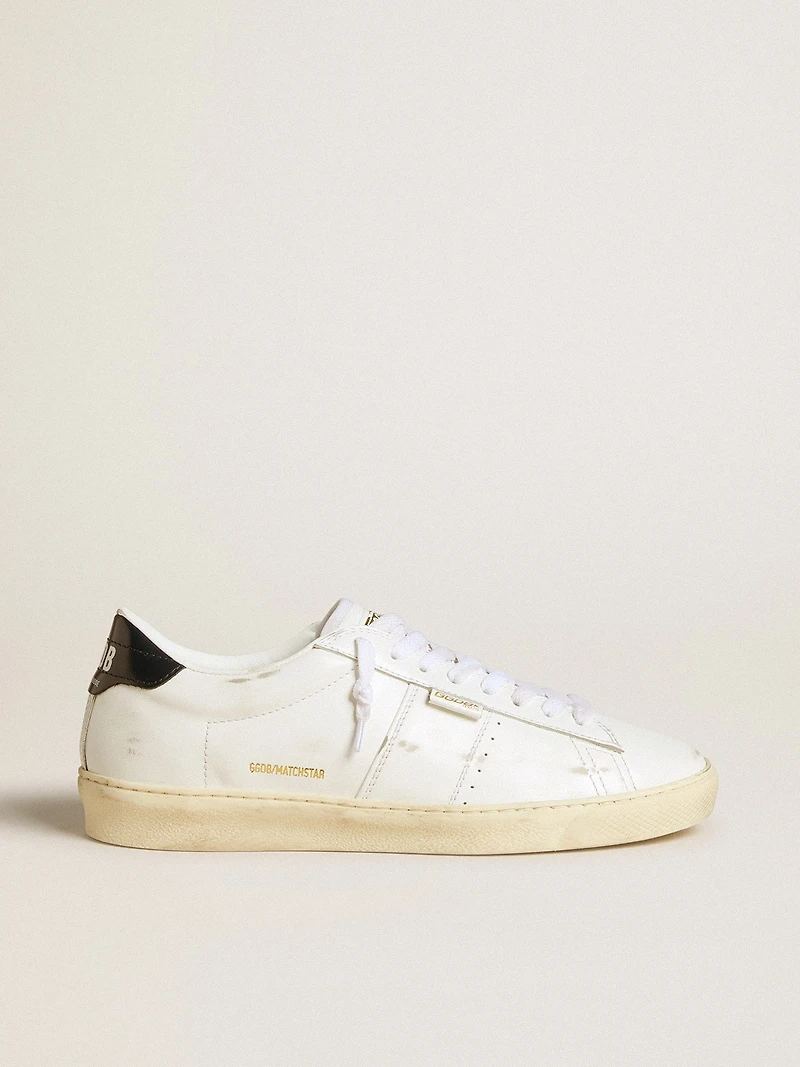 Matchstar in white leather with dark blue leather heel tab
