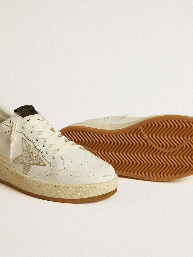 Ball star with ice-gray suede and glossy black leather heel tab