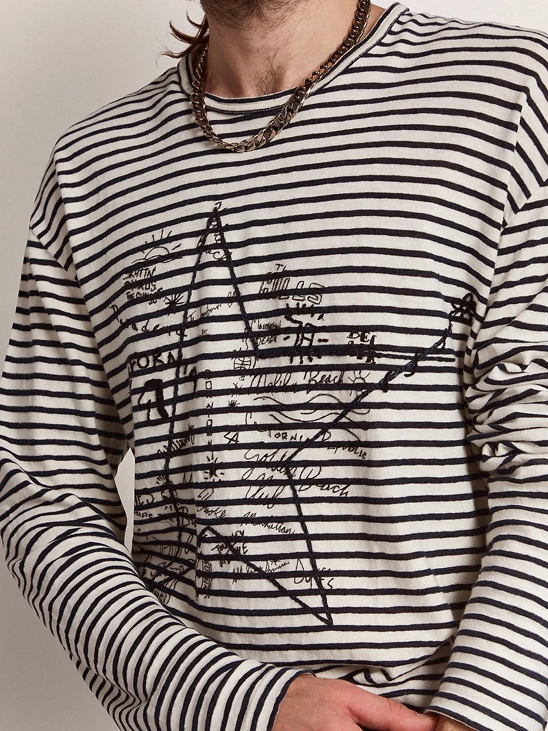 Men's T-shirt with white and blue stripes embroidery on the front