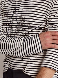 Men's T-shirt with white and blue stripes embroidery on the front