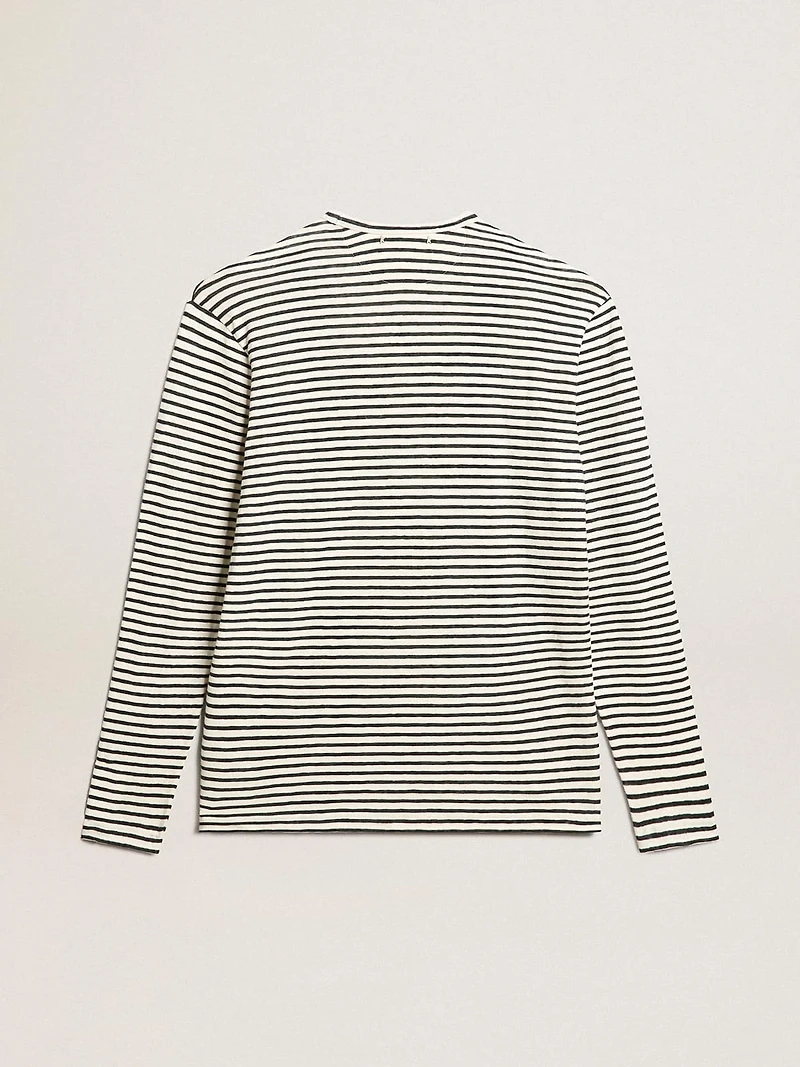 Men's T-shirt with white and blue stripes embroidery on the front