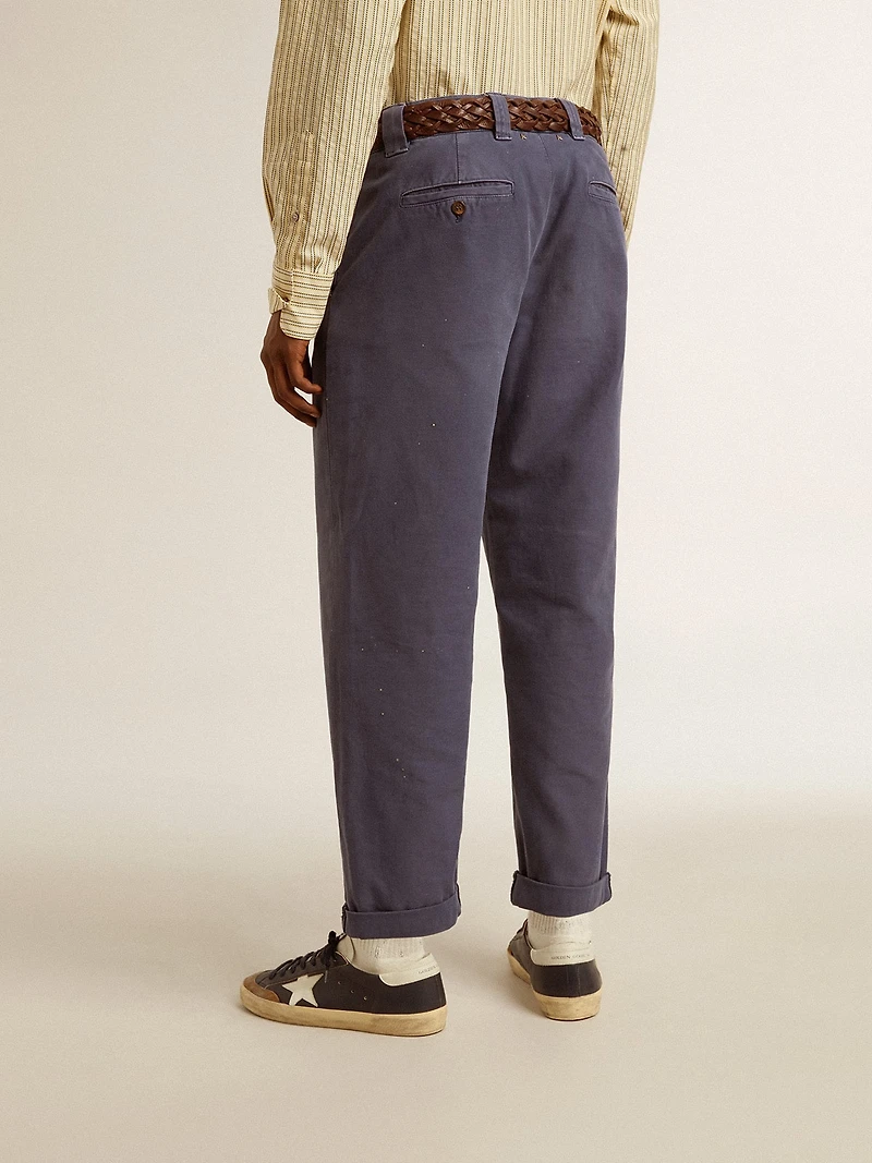 Men's chinos blue with a lived-in effect
