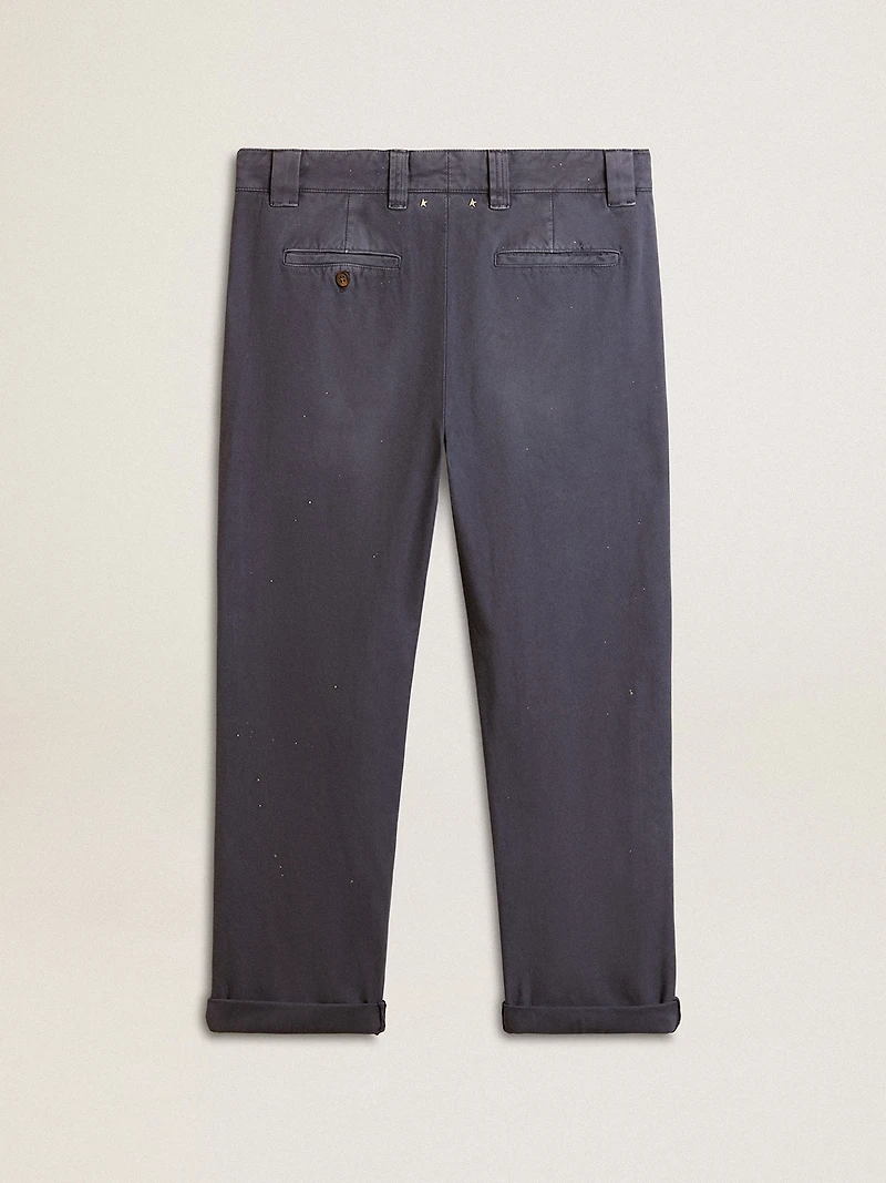 Men's chinos blue with a lived-in effect
