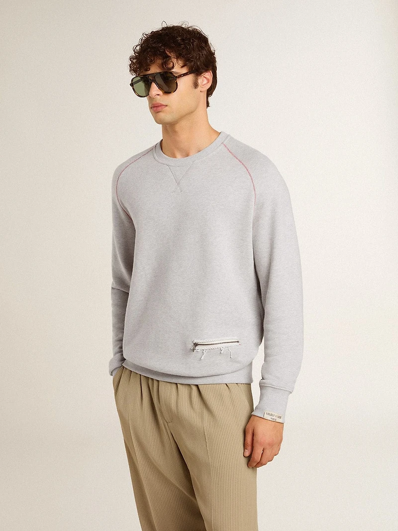 Men’s gray round neck sweatshirt with contrast stitching
