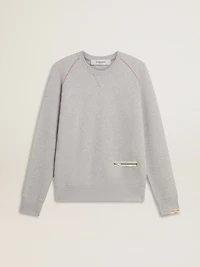 Men’s gray round neck sweatshirt with contrast stitching