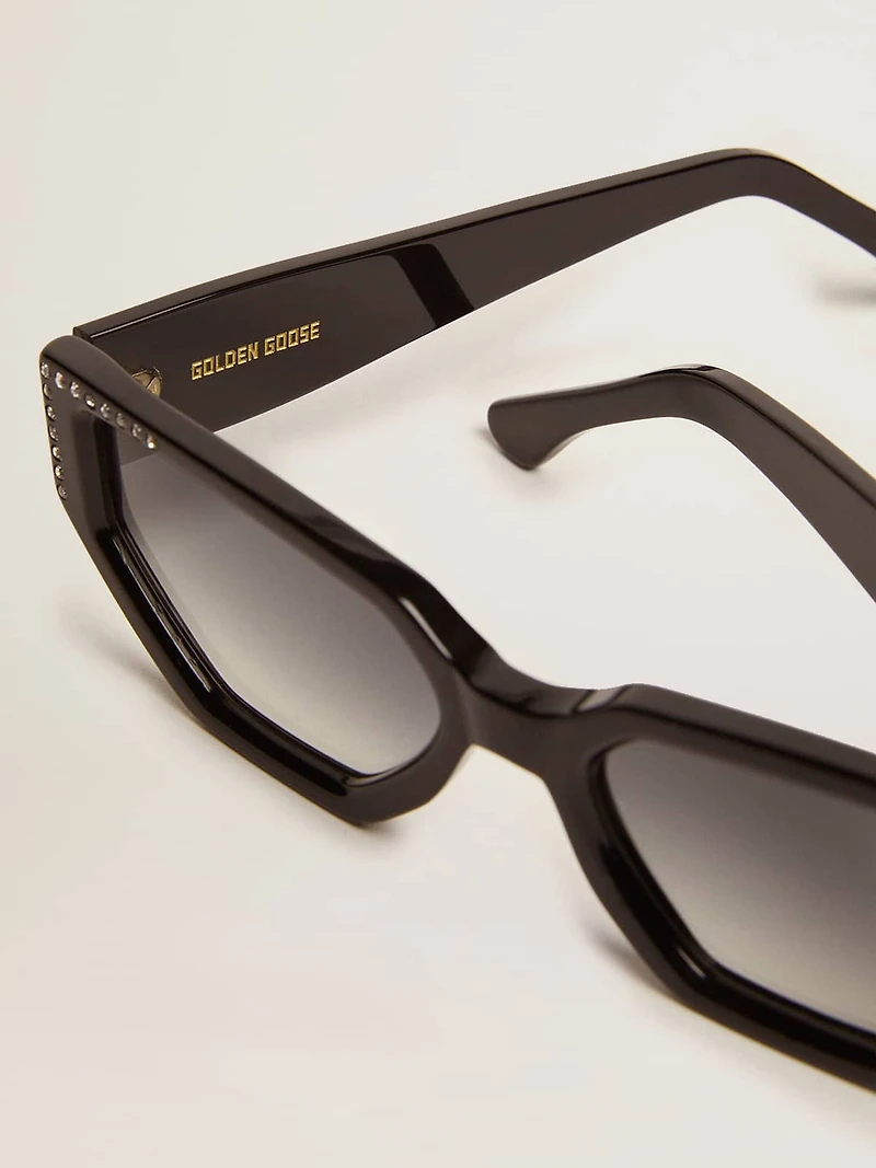 Sunglasses rectangular model with black frame and crystals