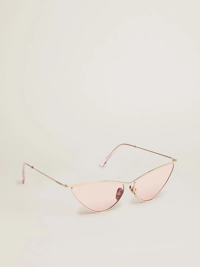 Sunframe cat-eye style with pink frame and lenses