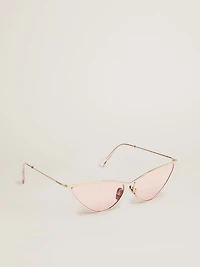 Sunframe cat-eye style with pink frame and lenses