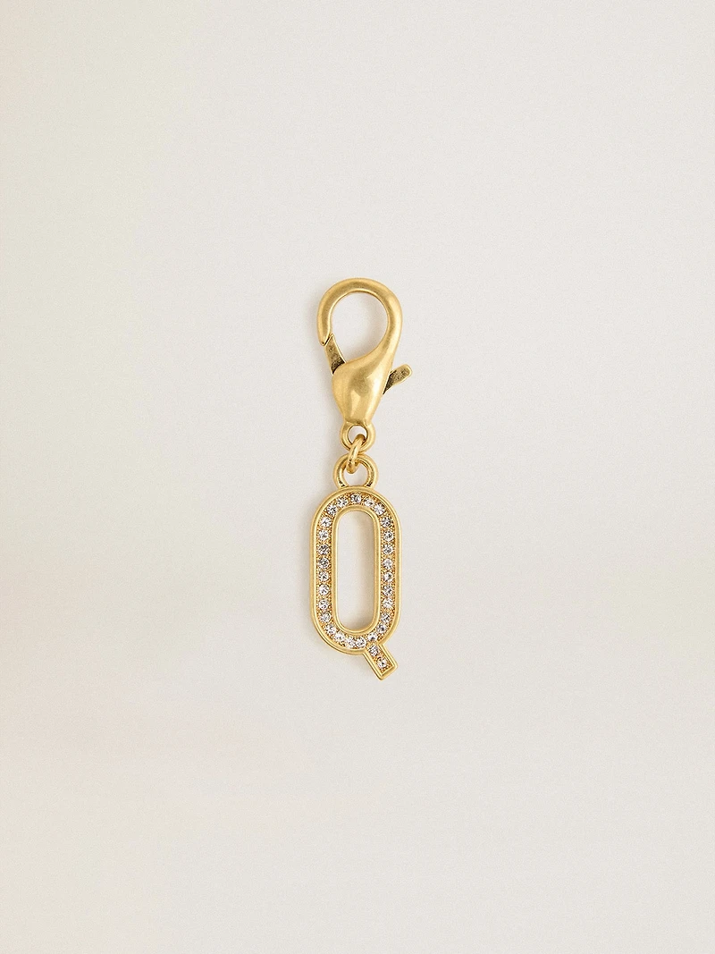 Letter Q charm in gold-colored brass with crystals