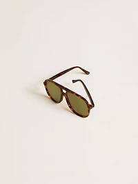 Aviator style sunglasses with tortoiseshell frame and green lenses