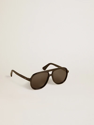 Aviator style sunglasses with black frame and lenses  