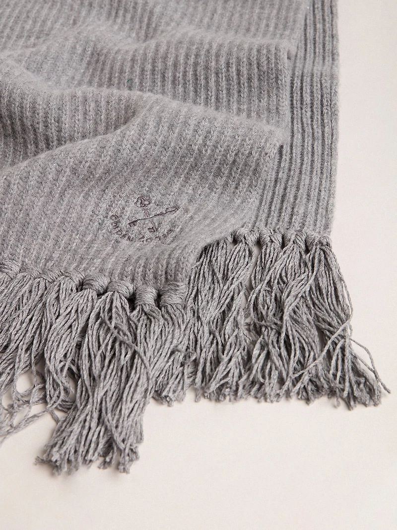 Gray ribbed wool scarf