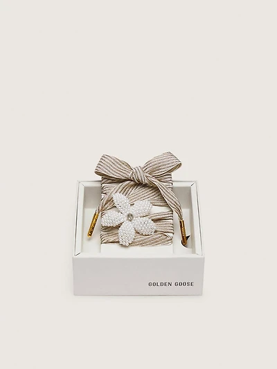 Skin "Vintage" white and beige striped laces with flower-shaped charm