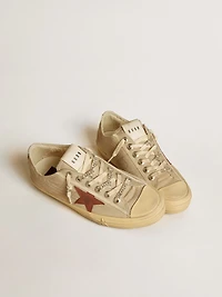 V-Star in quartz-colored nylon with brick-red nubuck star