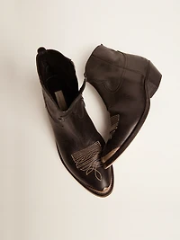 Young ankle boots black leather with sand-colored embroidery